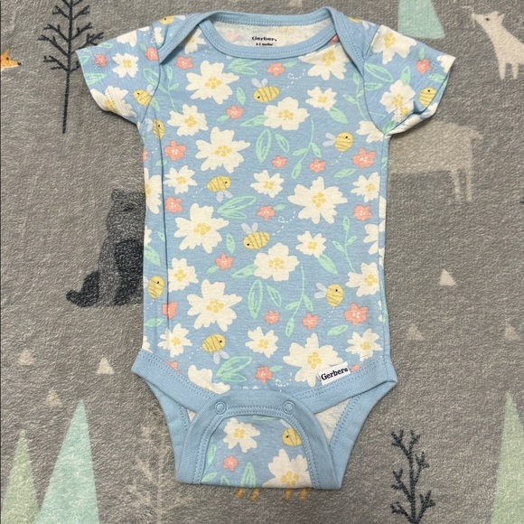 Gerber Baby Onesies Bundle - Picture 4 of 8